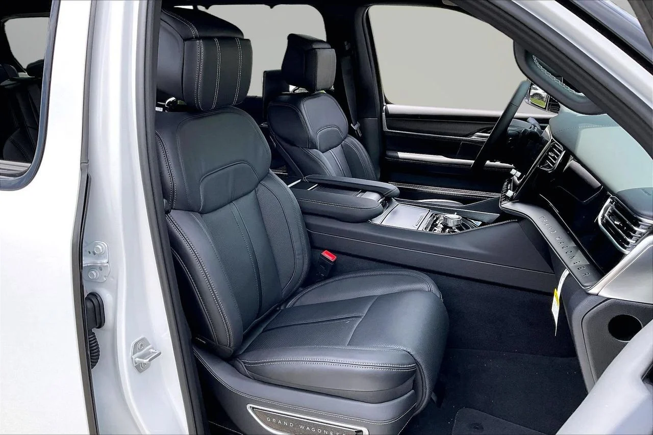 New 2026 Bright White Clearcoat Jeep Summit Obsidian image 23