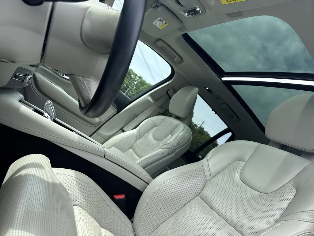 Used 2022 White Volvo T8 Inscription 7 Passenger image 35