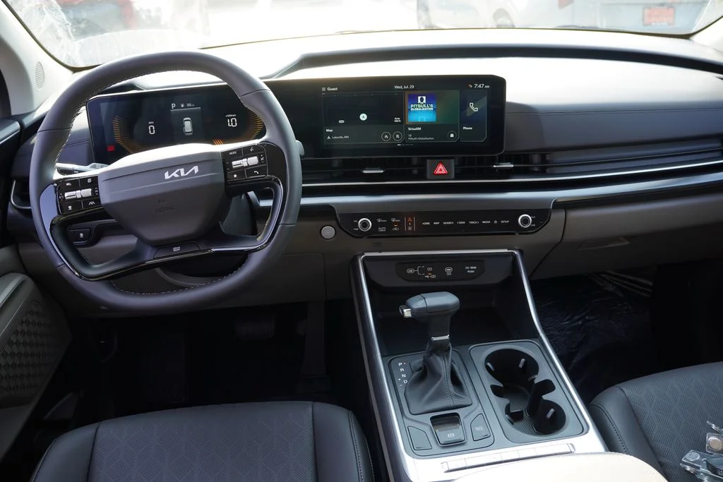2027 Kia Carnival LXS - Photo 13