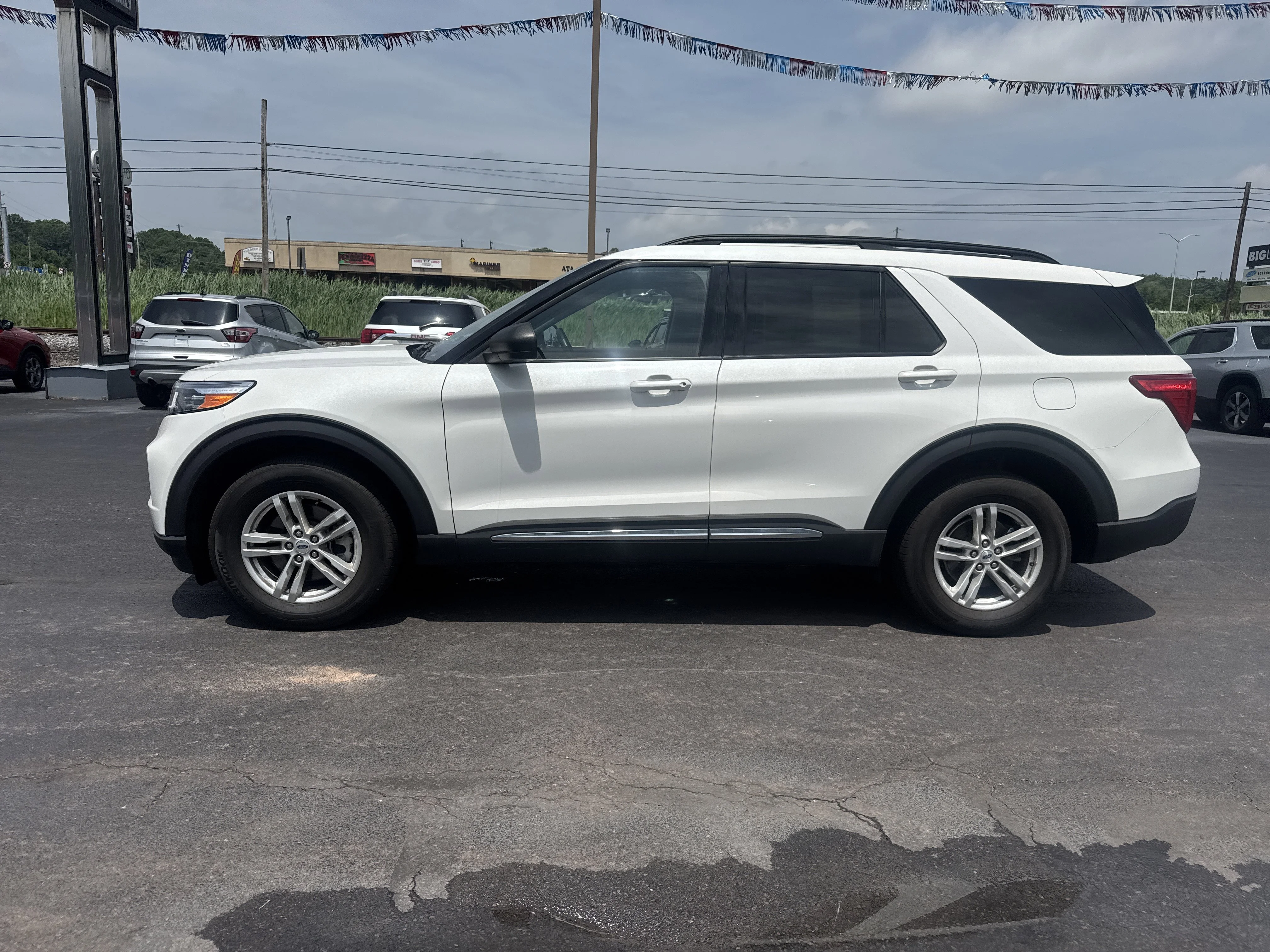 Used 2023 Star White Metallic Tri-Coat Ford XLT image 7