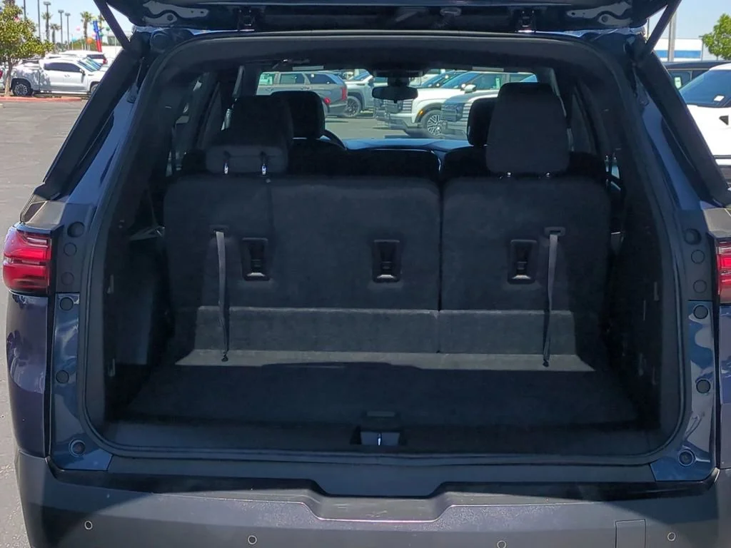 Used 2023 Northsky Blue Metallic Chevrolet LT Cloth image 30