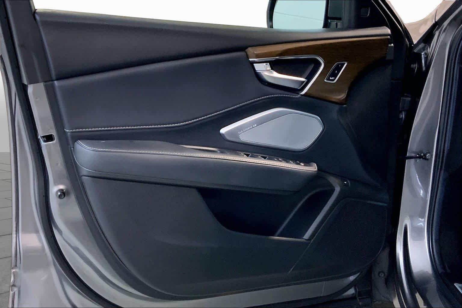 Used 2024 Liquid Carbon Metallic Acura w/Advance Package image 21