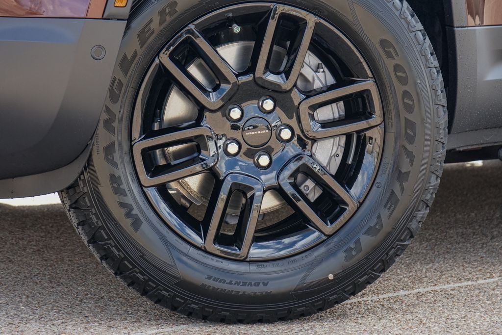 New 2026 Sedona Red Metallic Land Rover S image 2