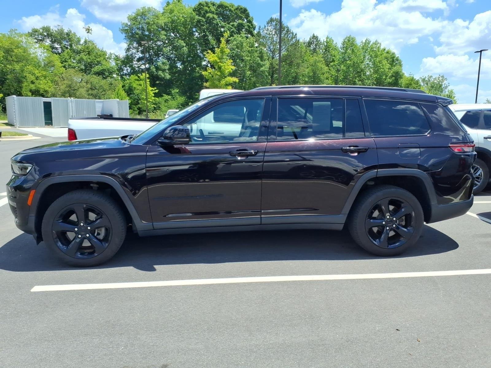 Used 2022 Ember Pearlcoat Jeep Limited image 15