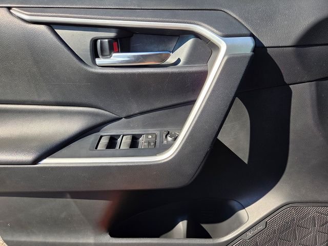 Used 2020  Toyota XLE image 27