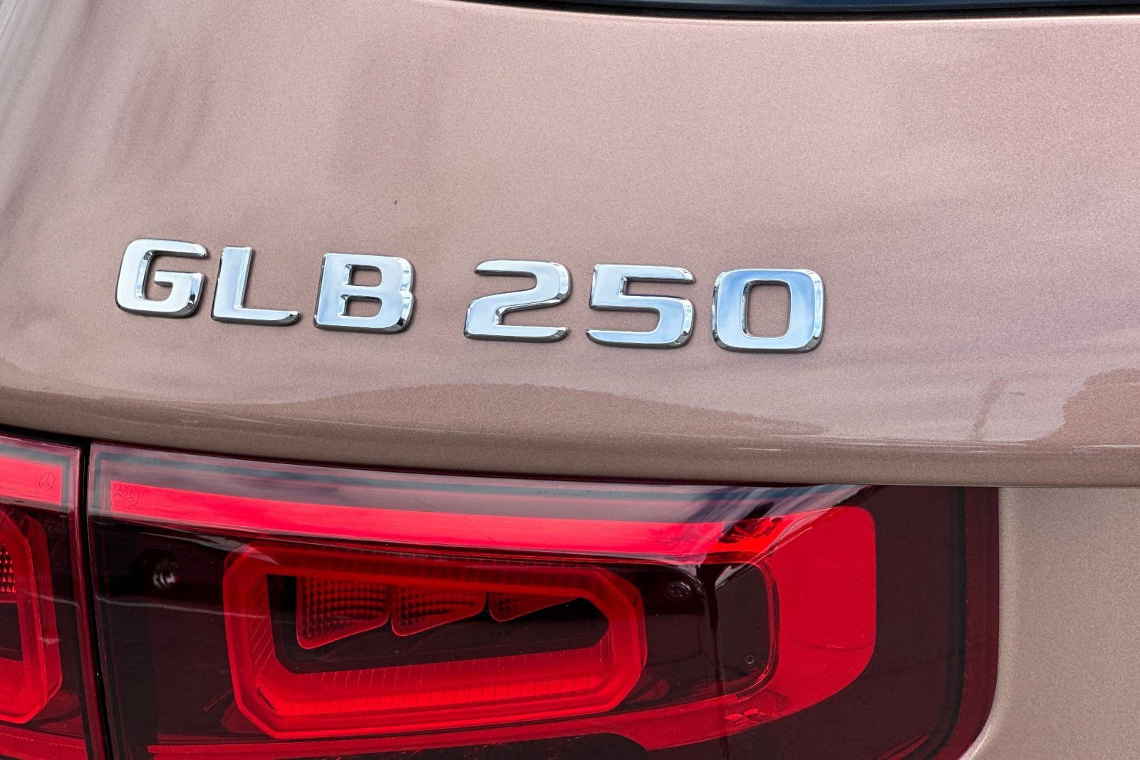 Used 2022 Gold Mercedes-Benz GLB 250 image 27