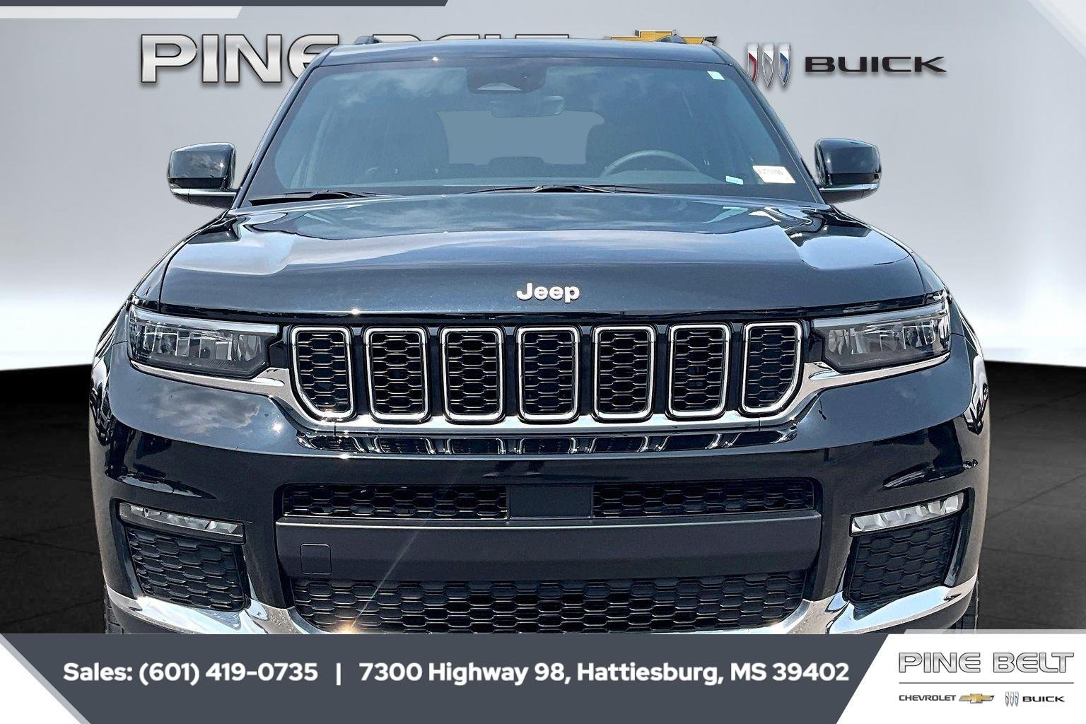 Used 2025 Diamond Black Crystal Pearlcoat Jeep Limited image 3
