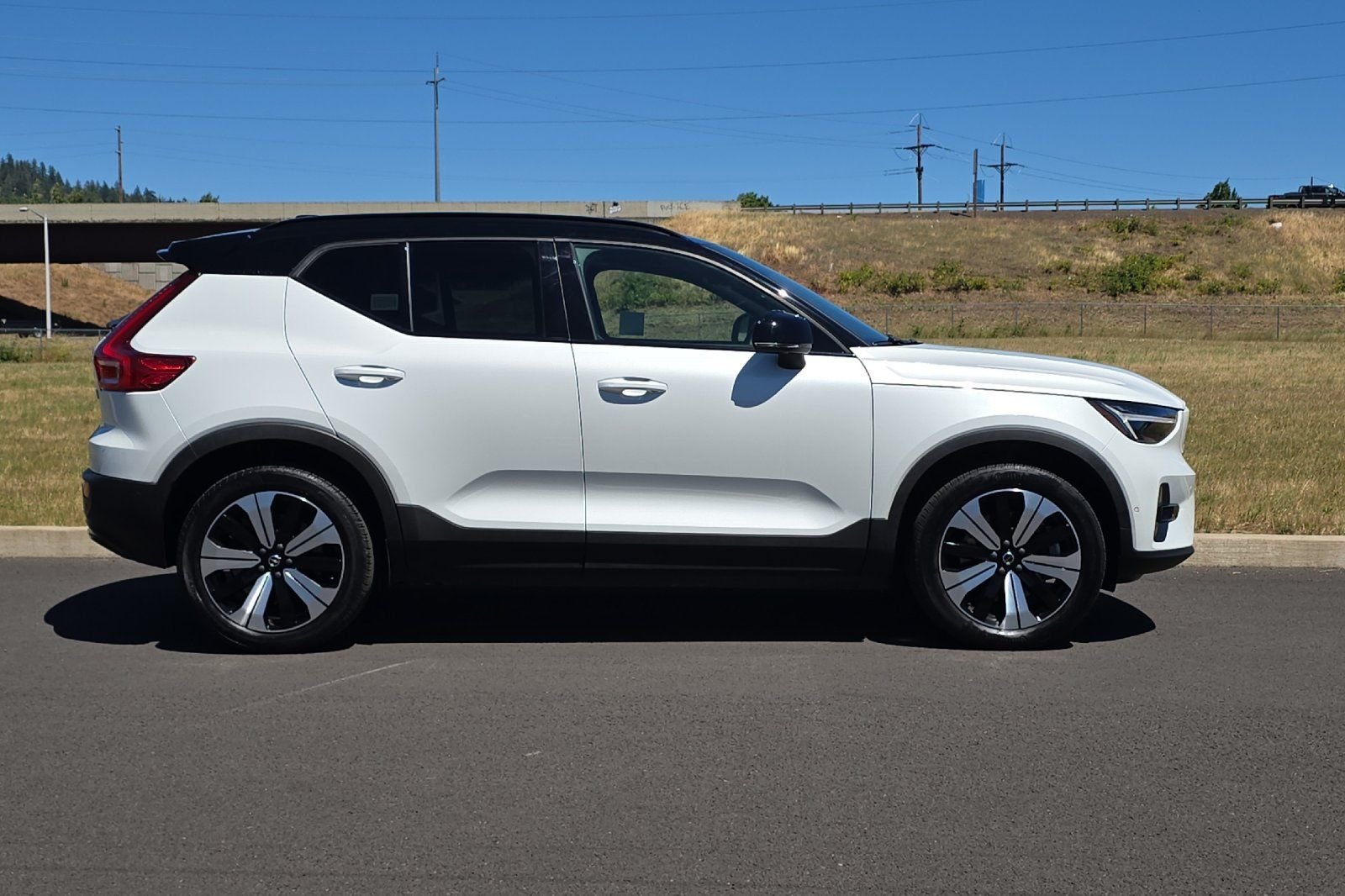 Used 2023 White Volvo Twin Plus image 2