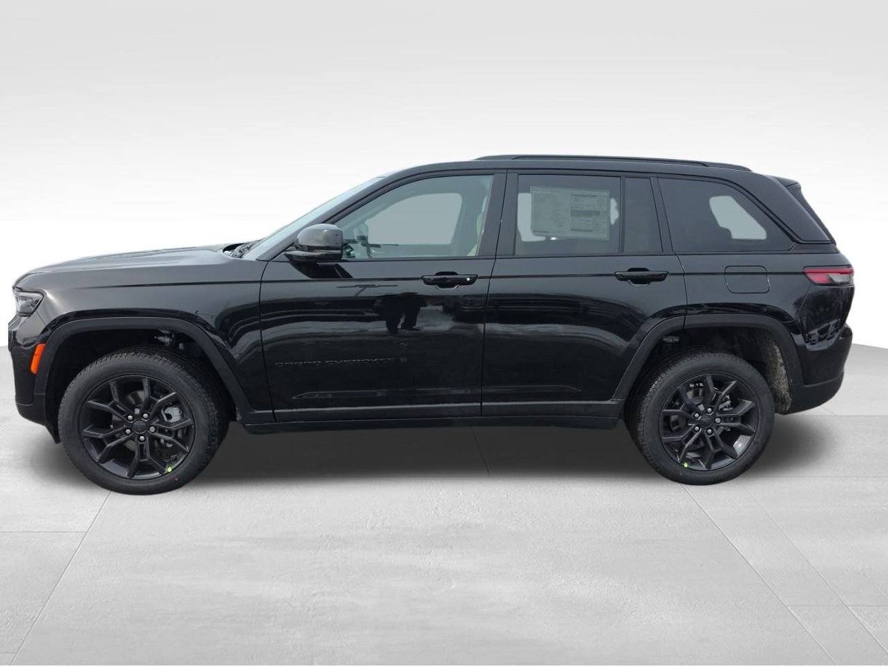 New 2025 Diamond Black Crystal Pearl-Coat Exterior Paint Jeep Limited image 4