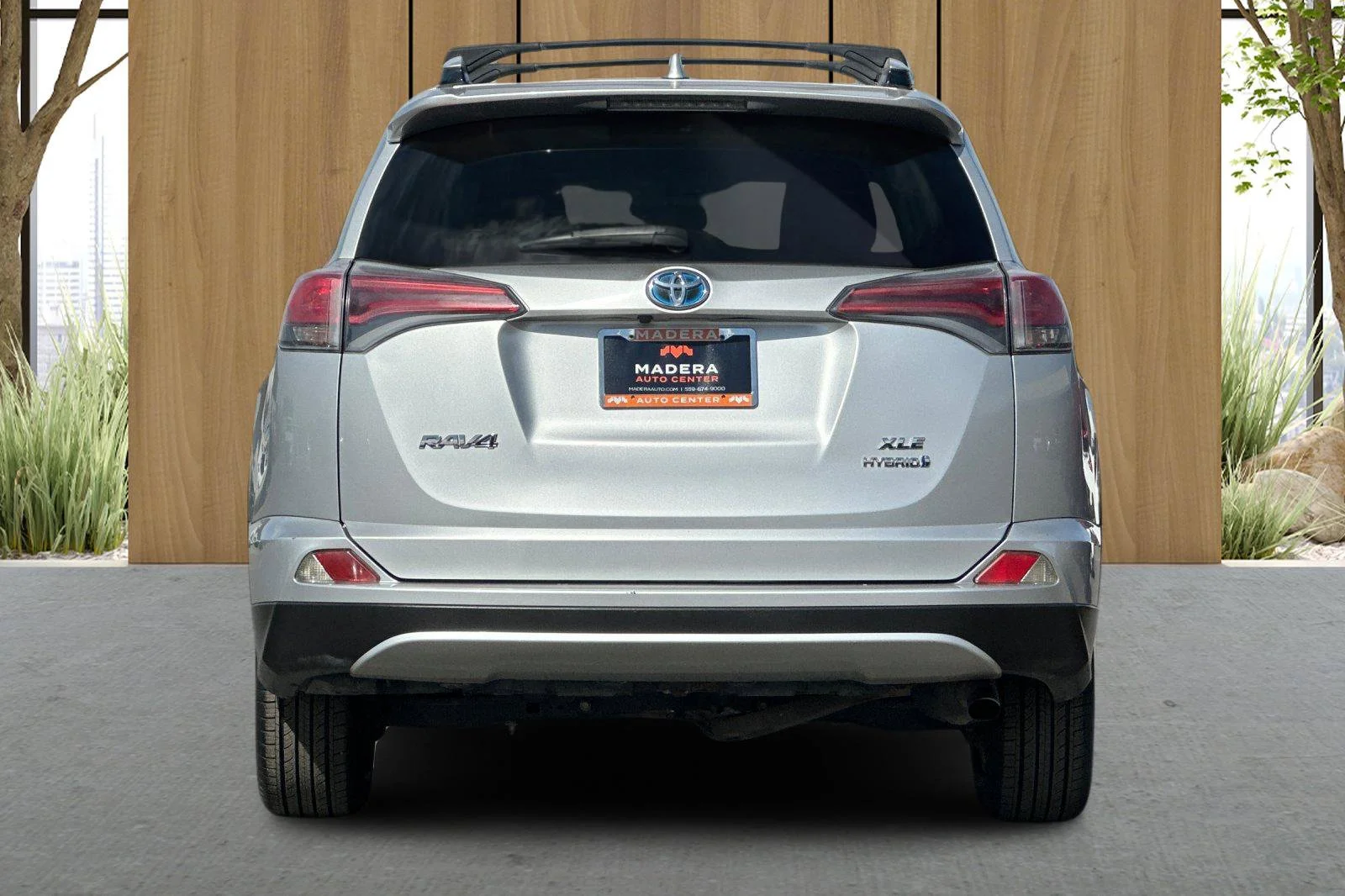 Used 2016  Toyota XLE image 5