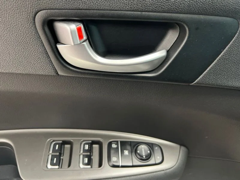 Used 2020 White Kia S image 20