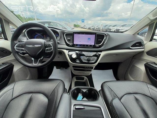 Used 2022 Brilliant Black Crystal Pearlcoat Chrysler Touring L image 37