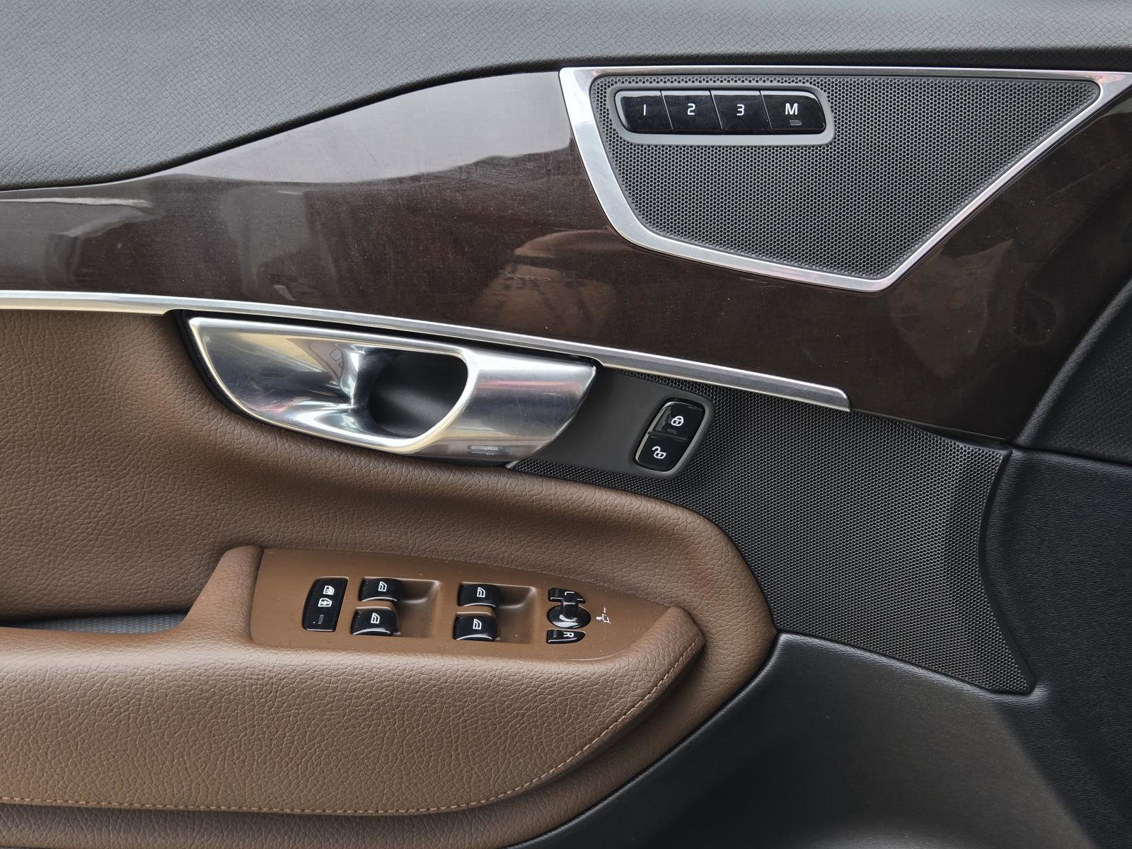 Used 2019 Gray Metallic Volvo Momentum image 25