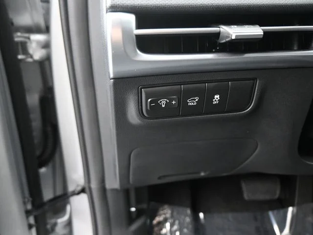 Used 2026 Silver Hyundai SEL Premium image 18