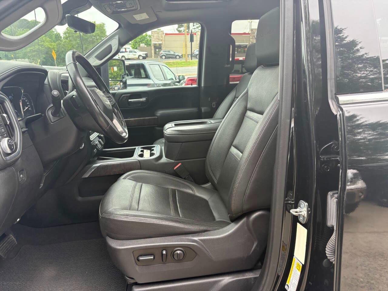 Used 2020 Onyx Black GMC Denali image 7