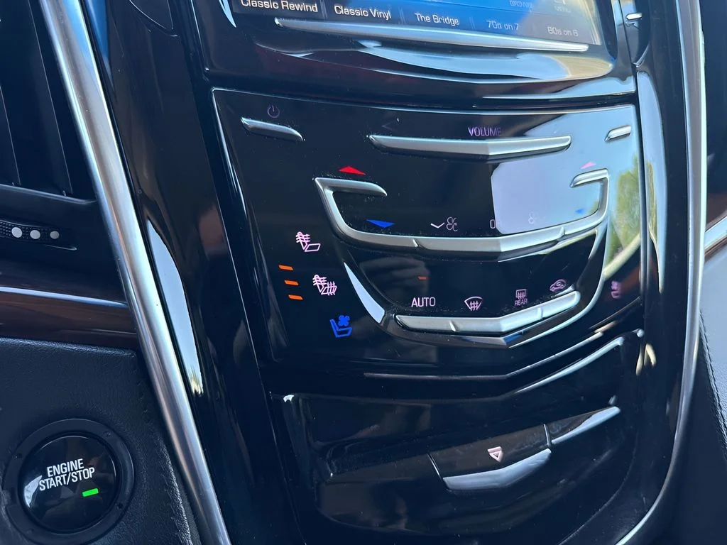 Used 2018  Cadillac Premium Luxury image 26