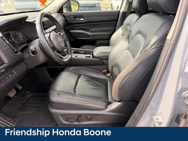 Used 2022 Gray Nissan SL image 10