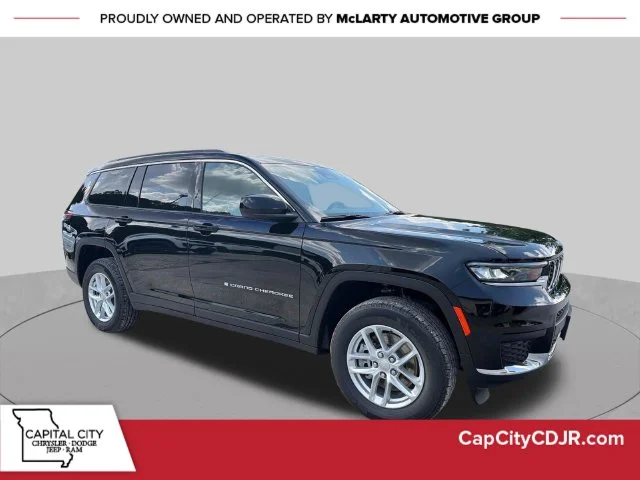 New 2026 Diamond Black Crystal Pearl-Coat Exterior Paint Jeep Laredo X image 1