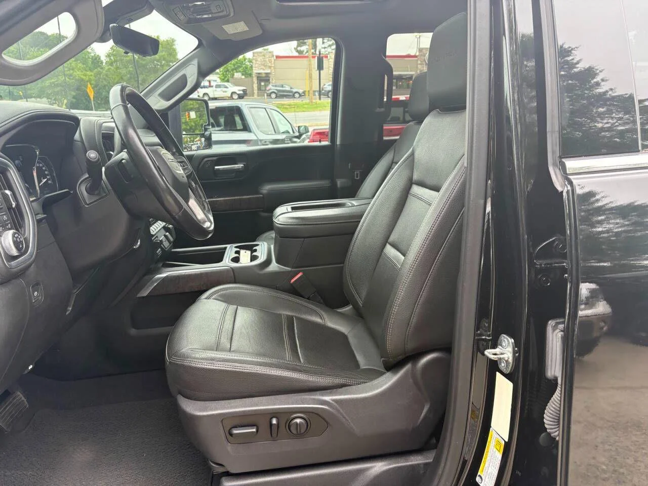 Used 2020 Onyx Black GMC Denali image 7