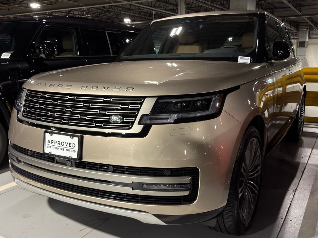 Used 2026 Batumi Gold Premium Metallic Land Rover SE image 1