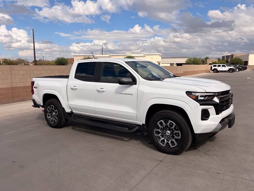 Used 2025 White Chevrolet Z71 image 5