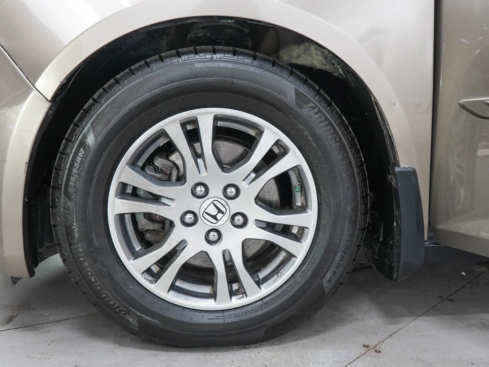 Used 2013  Honda FWD image 30