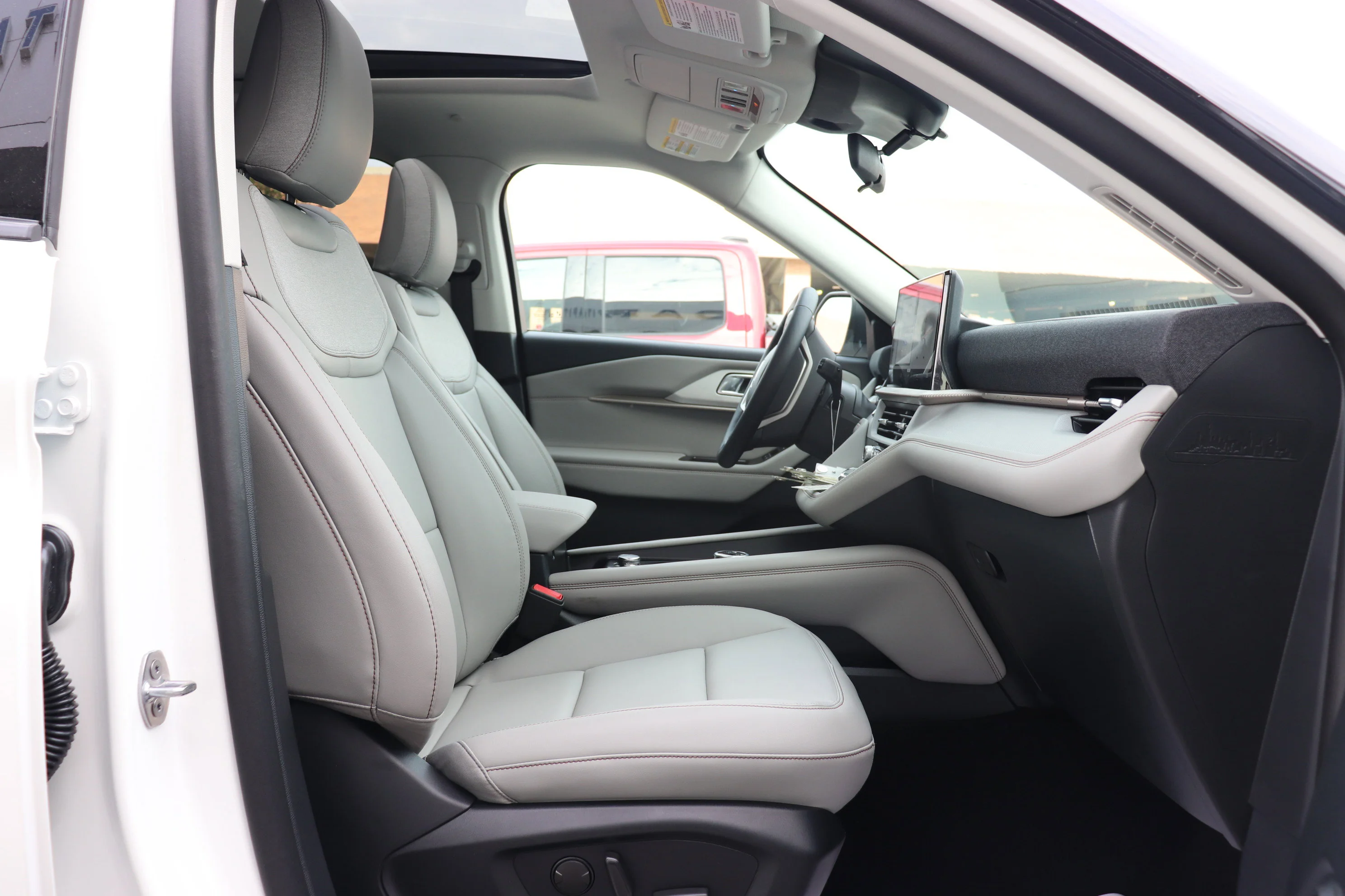 New 2026 STAR WHITE MET TRI-COAT Ford Active w/200A Pkg image 9