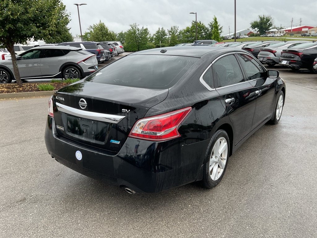Used 2013 Super Black Nissan 2.5 SV image 9