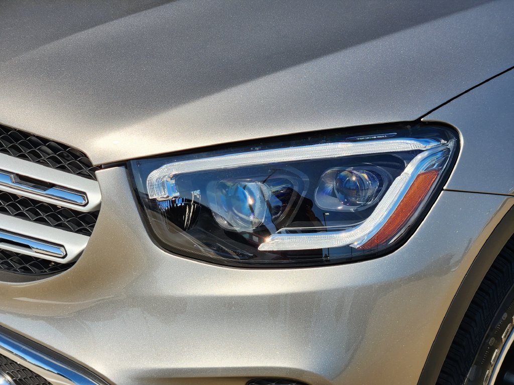 Used 2022  Mercedes-Benz GLC 300 image 9