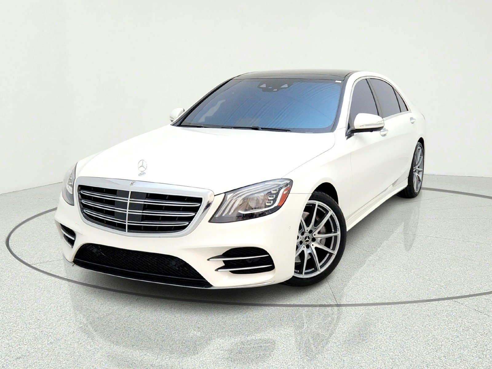 Used 2018 designo Diamond White Mercedes-Benz S 560 image 2