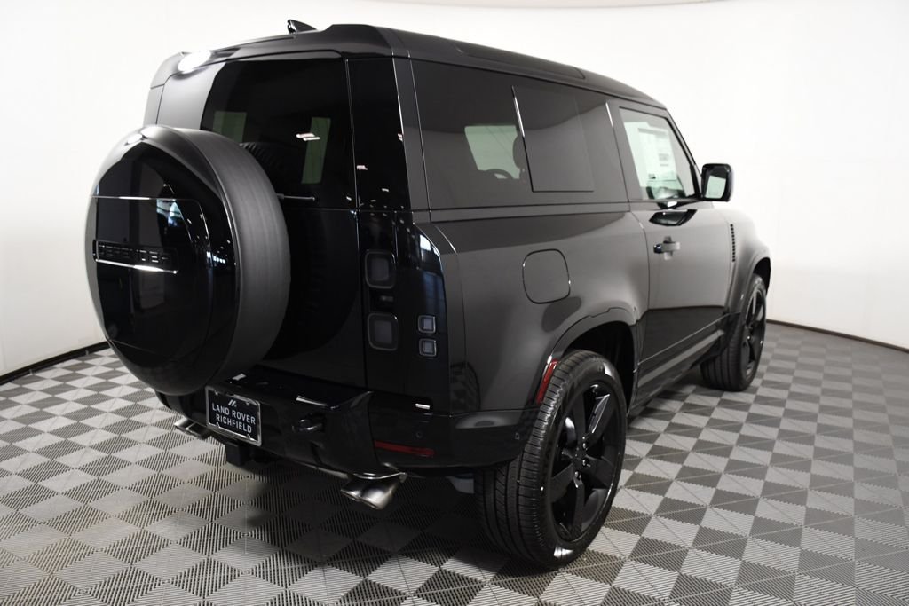 New 2026 Santorini Blk Land Rover V8 image 6