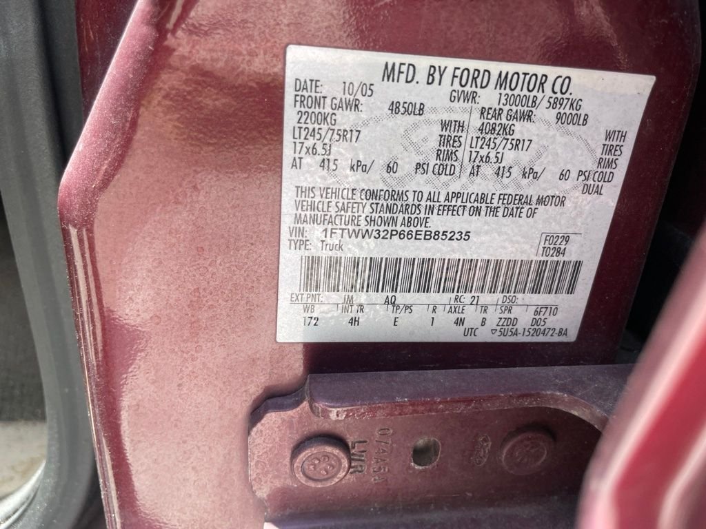 Used 2006 Red Ford  image 14