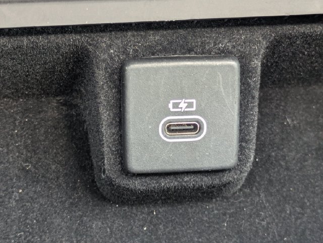 Certified Used 2023 Fuji White Land Rover SE image 21