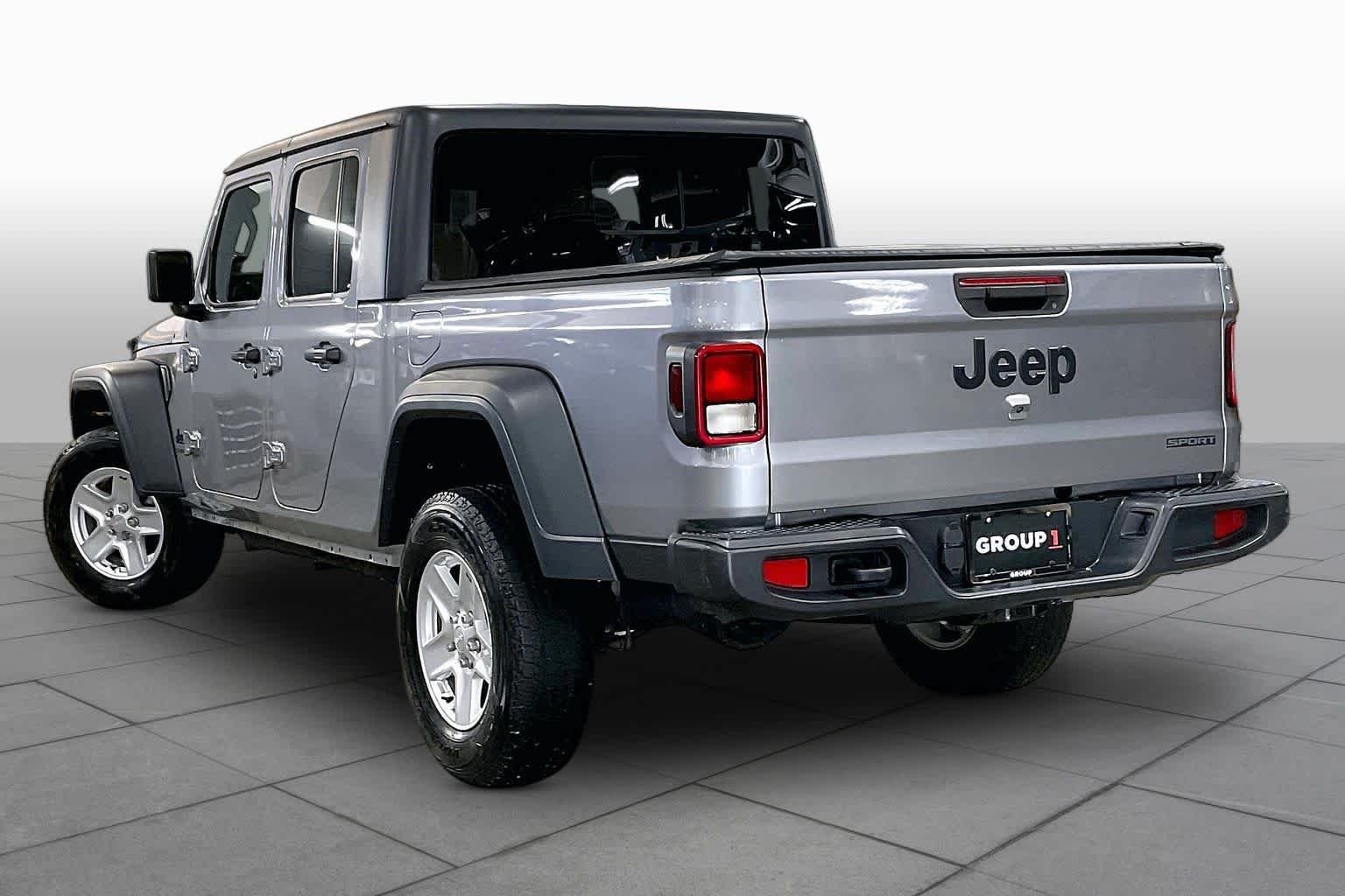 Used 2020 Billet Silver Metallic Clearcoat Jeep Sport S image 12