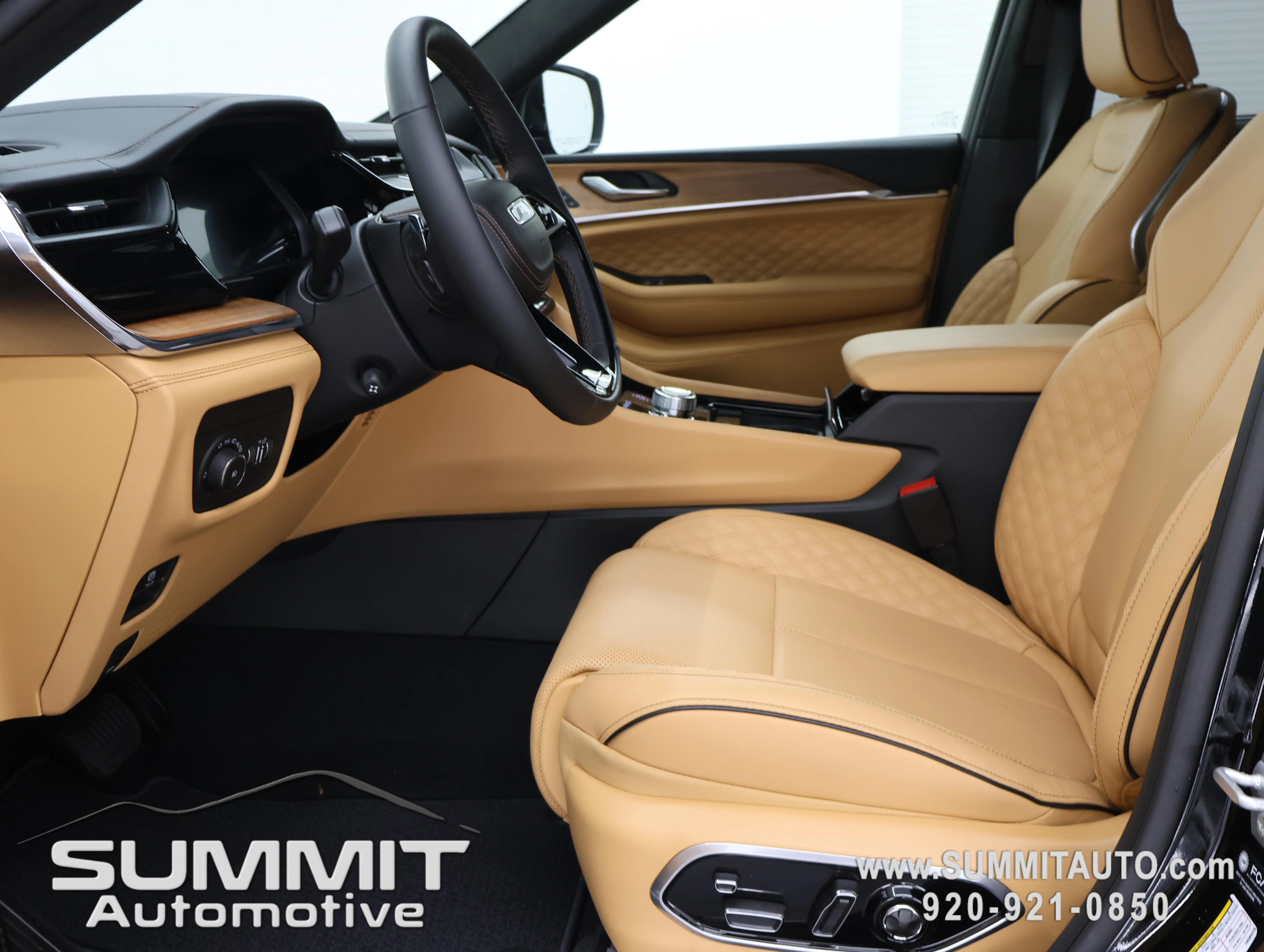 New 2026 Diamond Black Crystal Pearl-Coat Exterior Paint Jeep Summit image 8