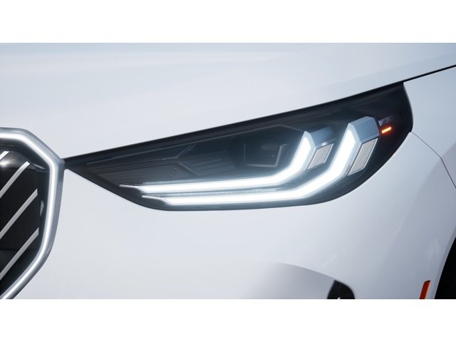 New 2026 Mineral White Metallic BMW 30 xDrive image 6