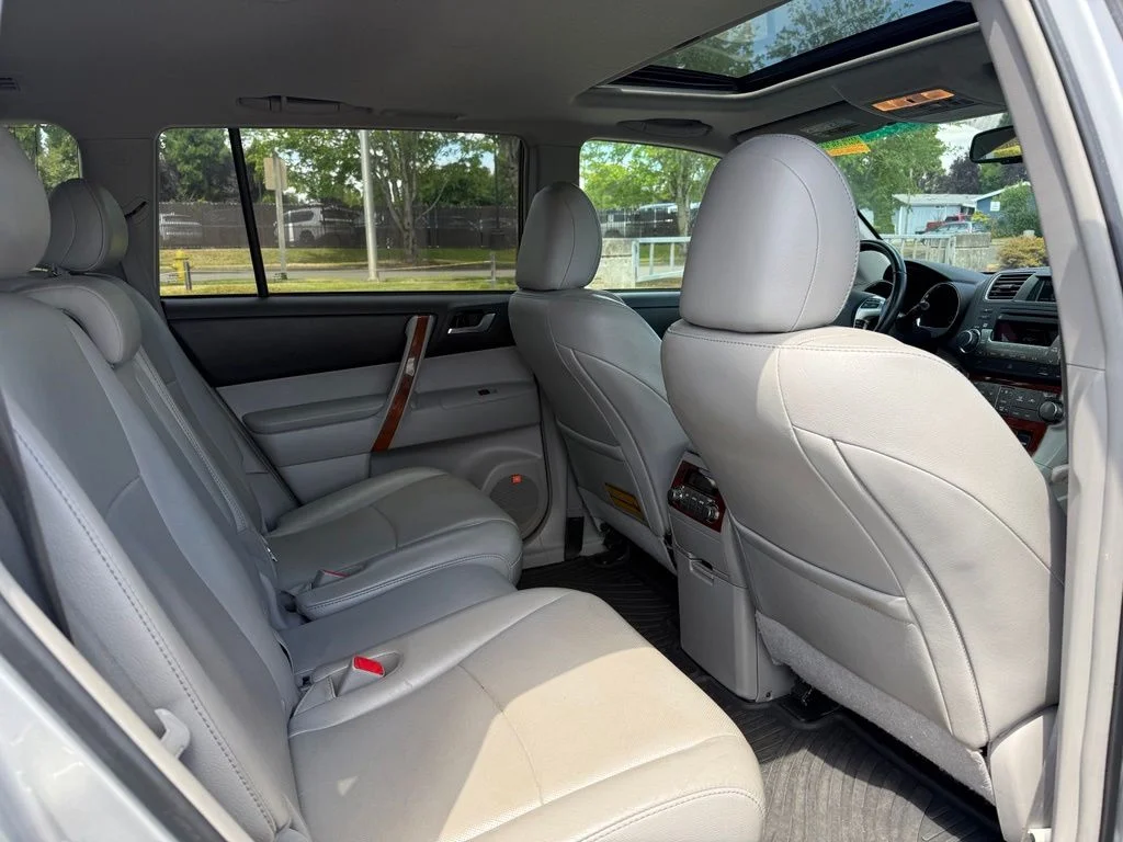 Used 2012 Classic Silver Metallic Toyota Limited image 23