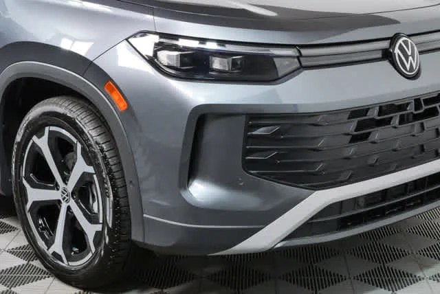New 2026 Platinum Gray Metallic Volkswagen SE image 35