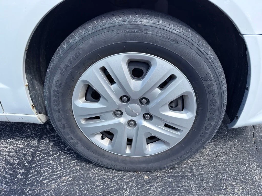 Used 2013 White Dodge SE image 17