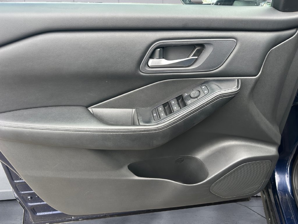Used 2024 Blue Nissan SV image 12