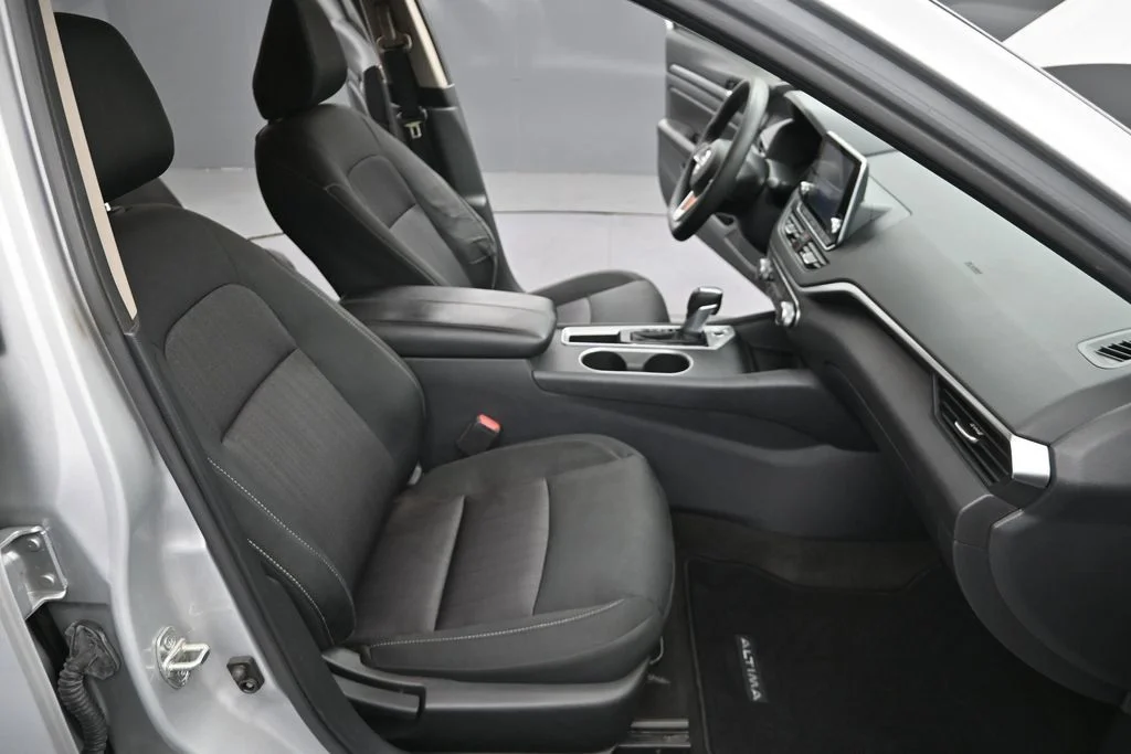 Used 2022 Silver Nissan 2.5 SV image 26