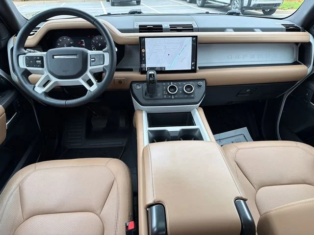 Used 2025 White Land Rover 130 P400 X-Dynamic SE image 23
