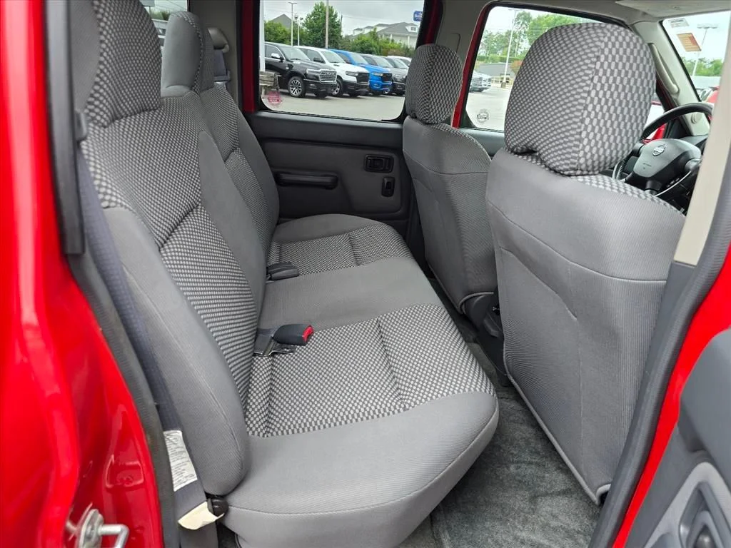 Used 2002 Red Nissan  image 12