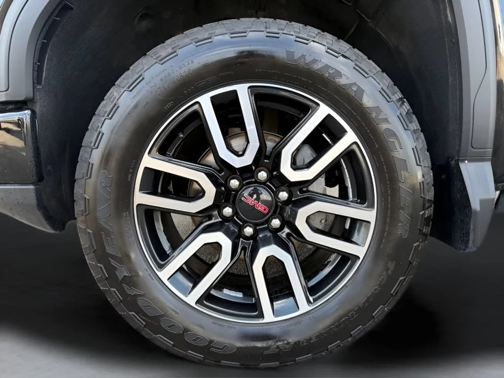 Used 2025 Onyx Black GMC AT4 image 36