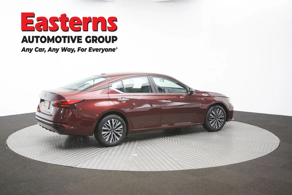 Used 2025 Red Nissan 2.5 SV image 38