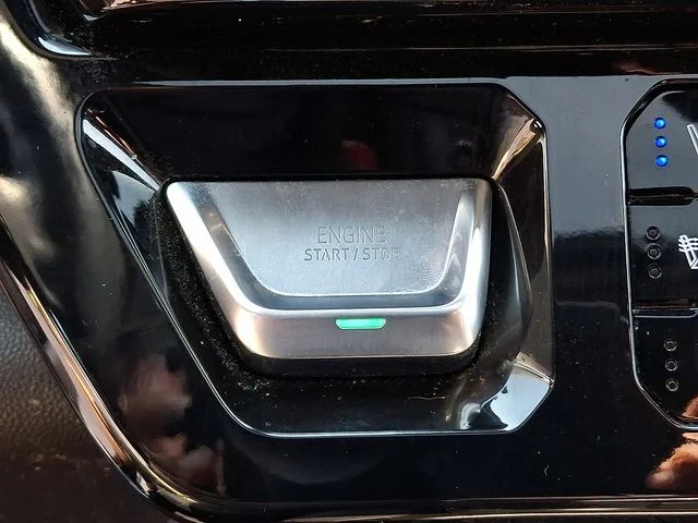 Used 2023 White GMC AT4 image 28