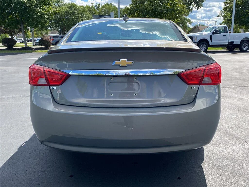 Used 2019 Pepperdust Metallic Chevrolet LT image 9