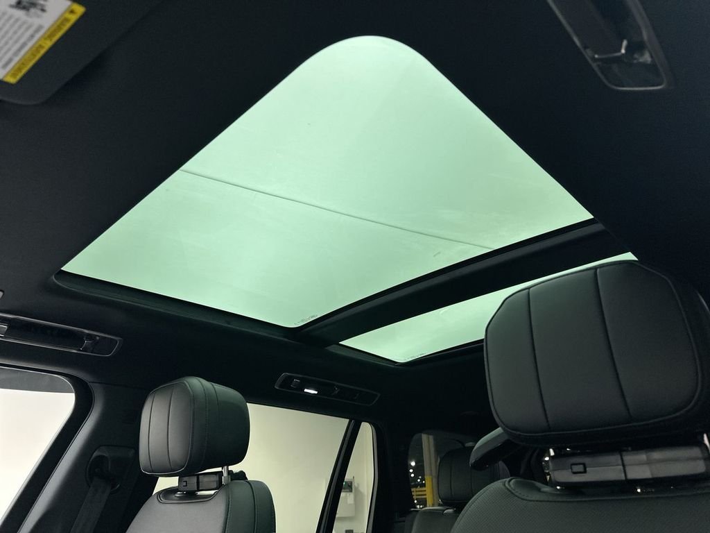 New 2026 Carpathian Gray Premium Metallic Land Rover SE image 11