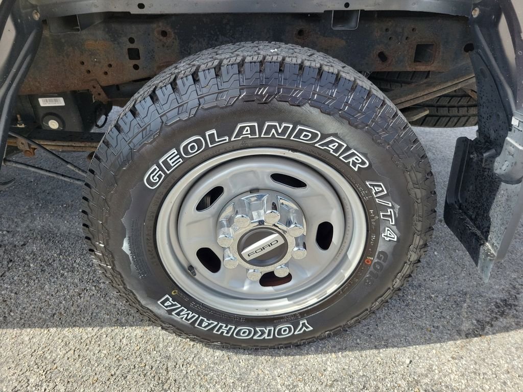 Used 2017 Gray Ford XL image 9
