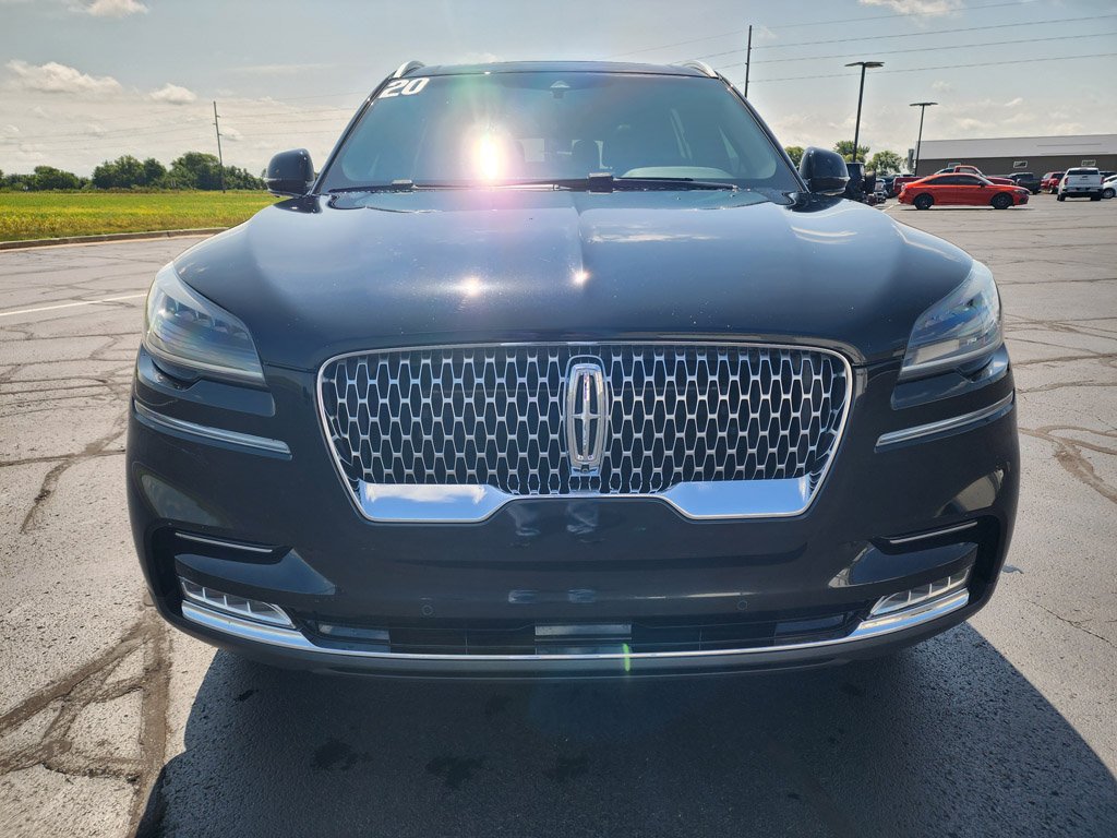 Used 2020 Infinite Black Metallic Lincoln Reserve image 2